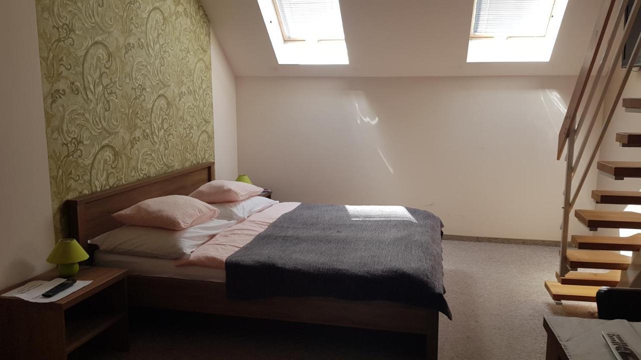 Végvár Delux apartman Gyula Exterior foto